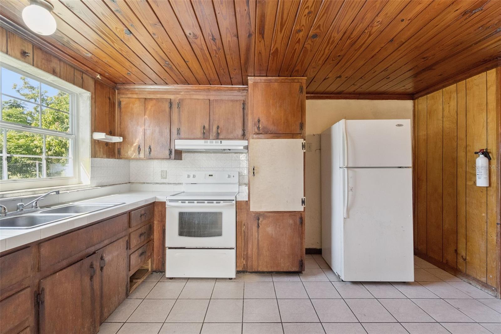 Image 3 of 19 For 410 Still Street