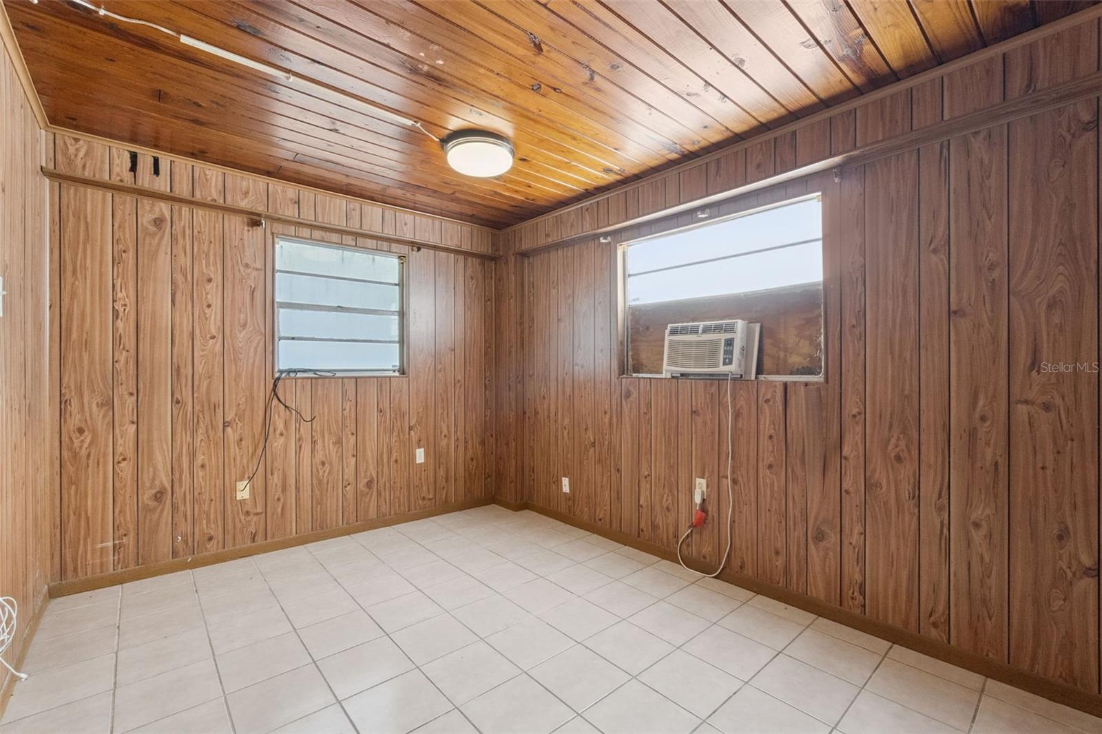 Image 9 of 19 For 410 Still Street