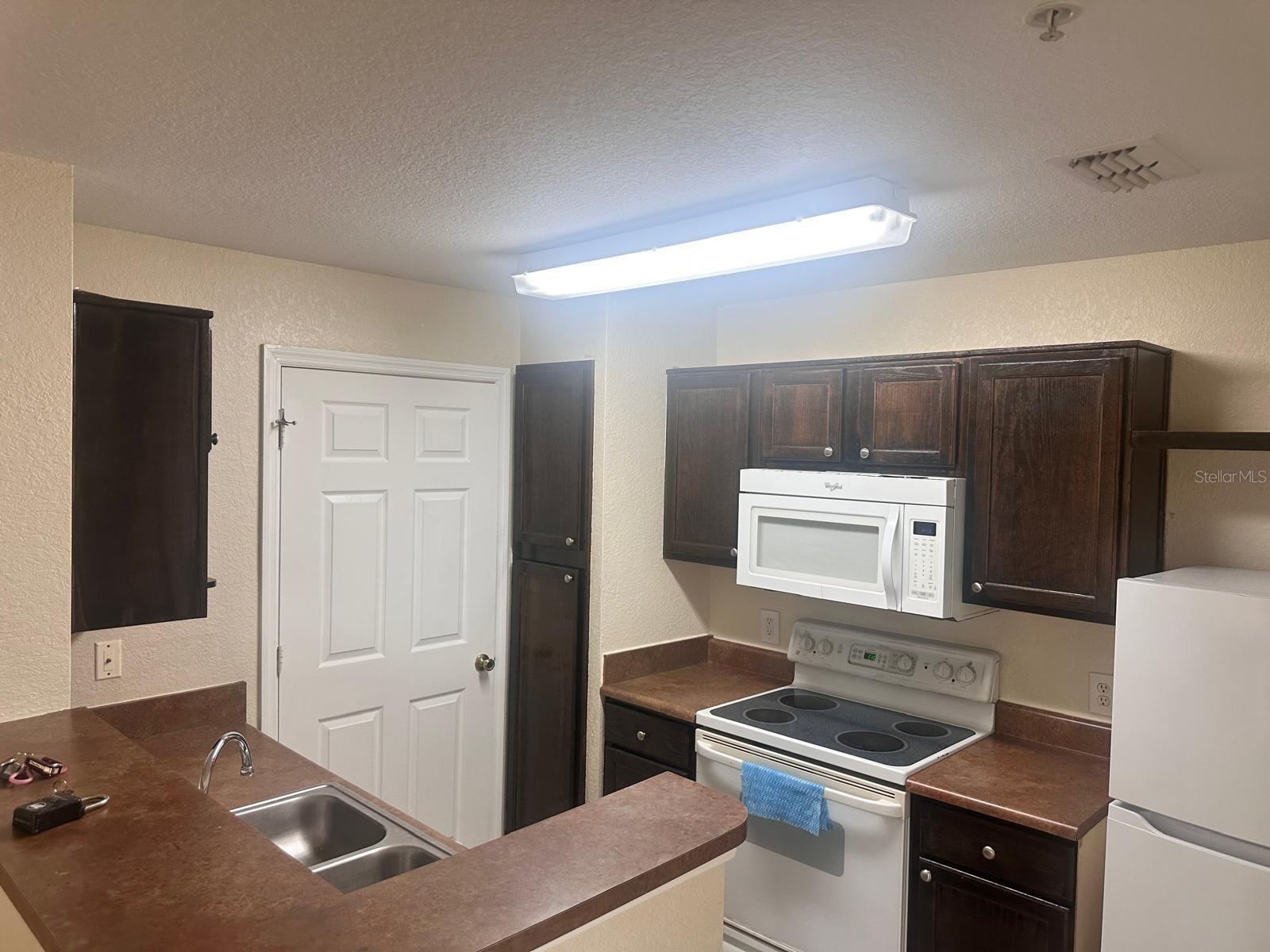 Image 4 of 13 For 3702 Palm Desert Lane 5433