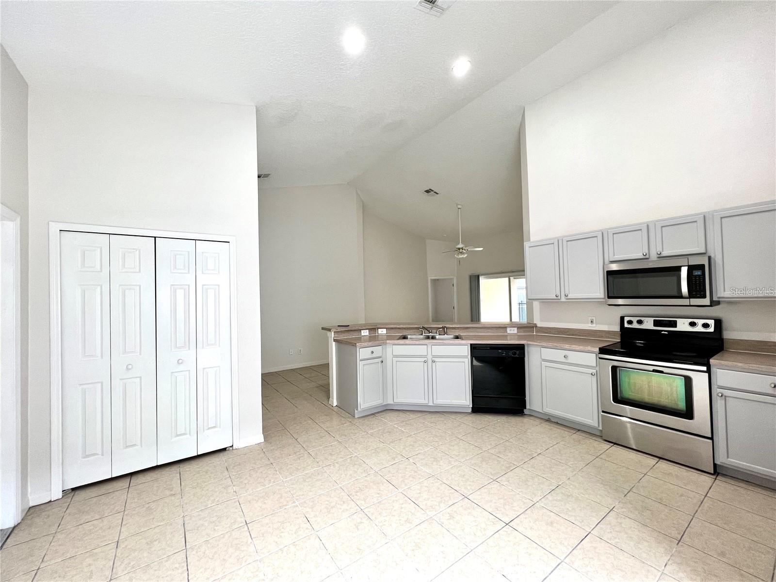 Image 19 of 39 For 1140 Cedarwood Way