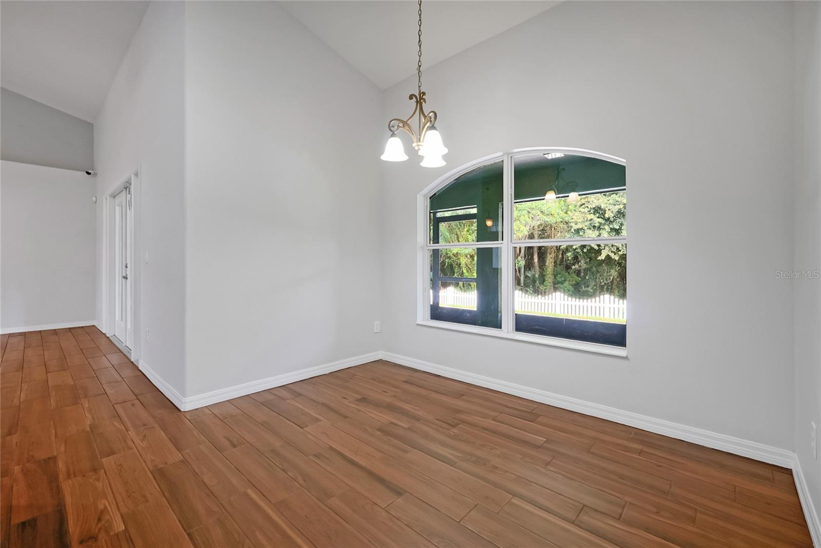 Image 13 of 49 For 868 Seneca Trl