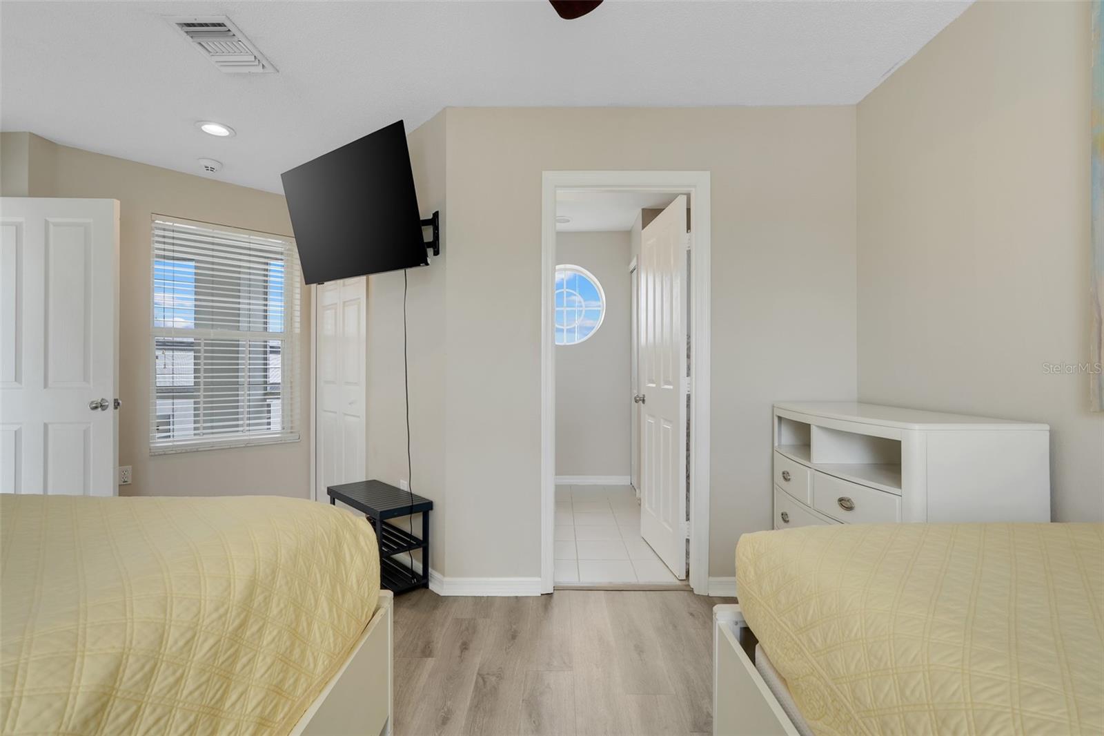 Image 33 of 40 For 8807 Crayson Court