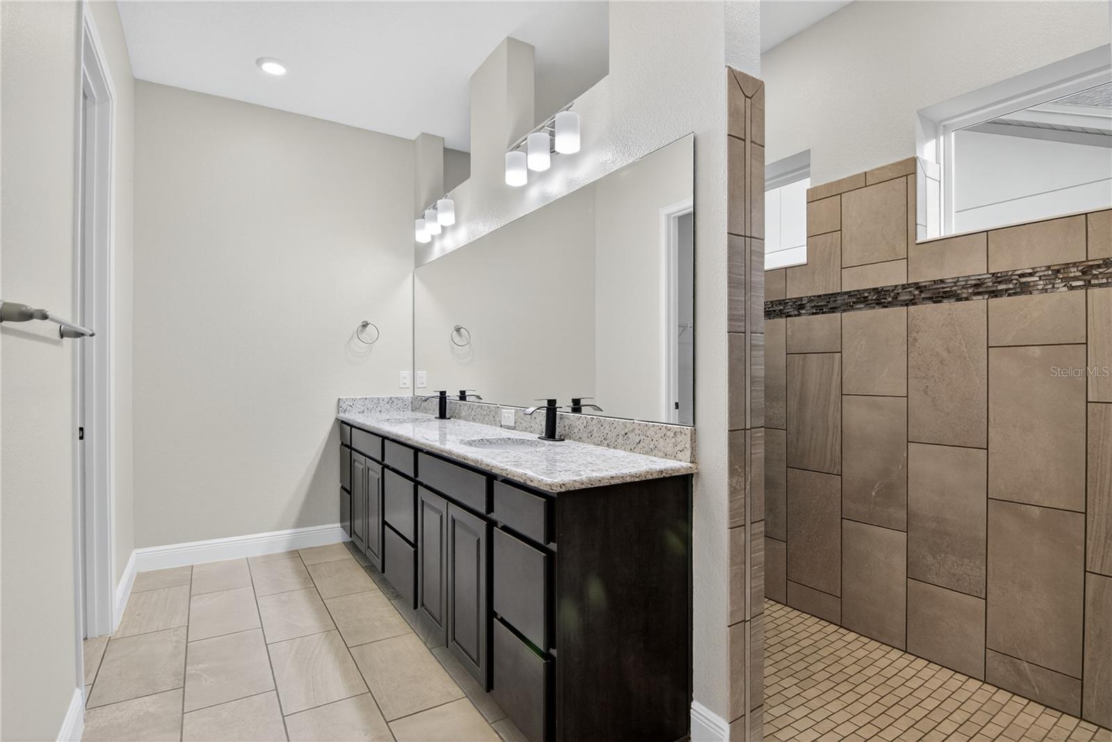 Image 34 of 52 For 13357 Beebe Aly