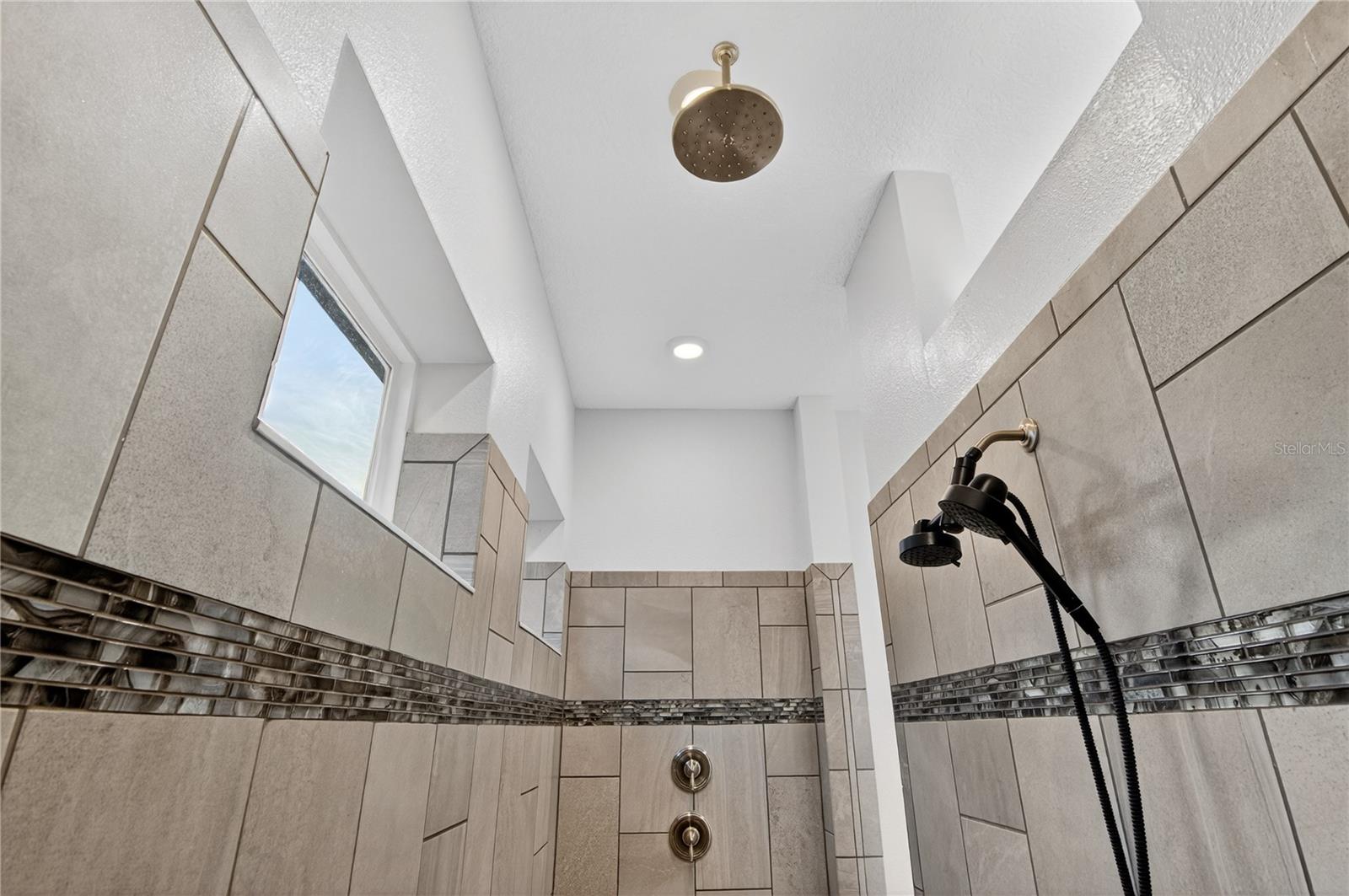 Image 37 of 52 For 13357 Beebe Aly