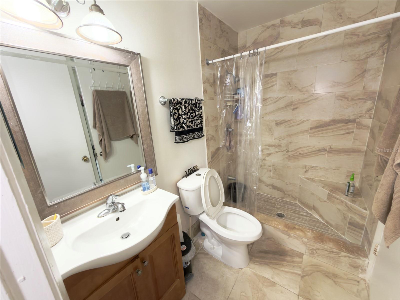 Image 11 of 21 For 1009 Westside Drive