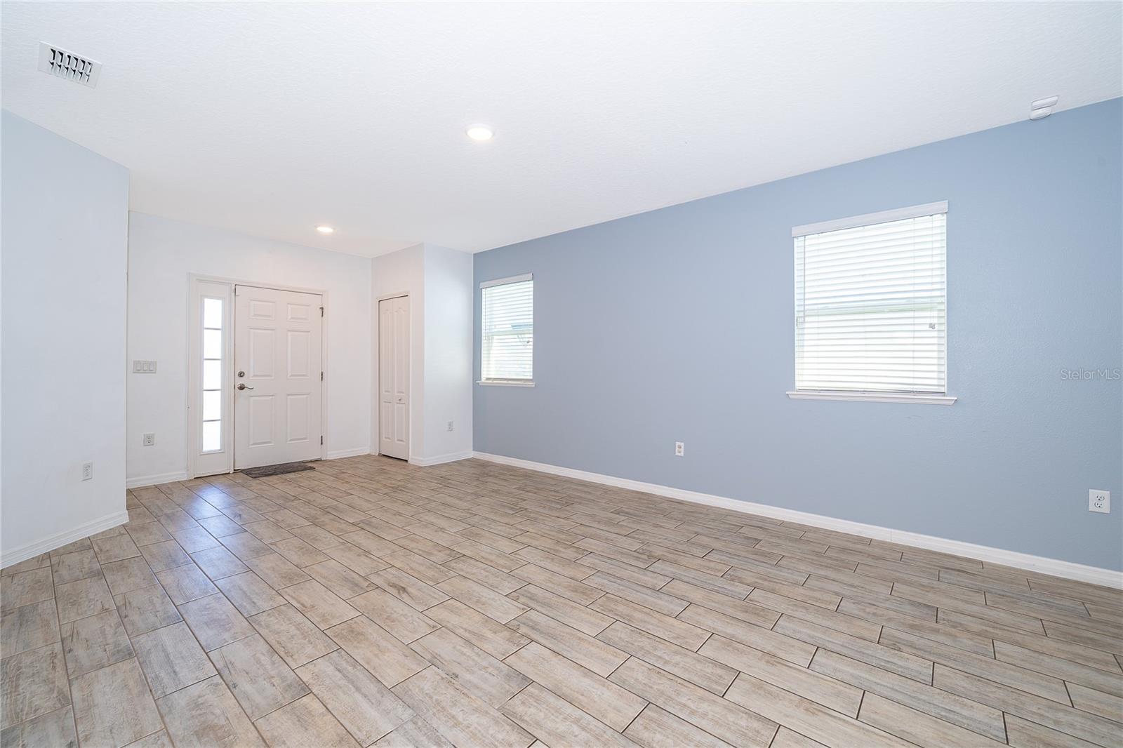 Image 4 of 30 For 4264 Desert Rose Avenue