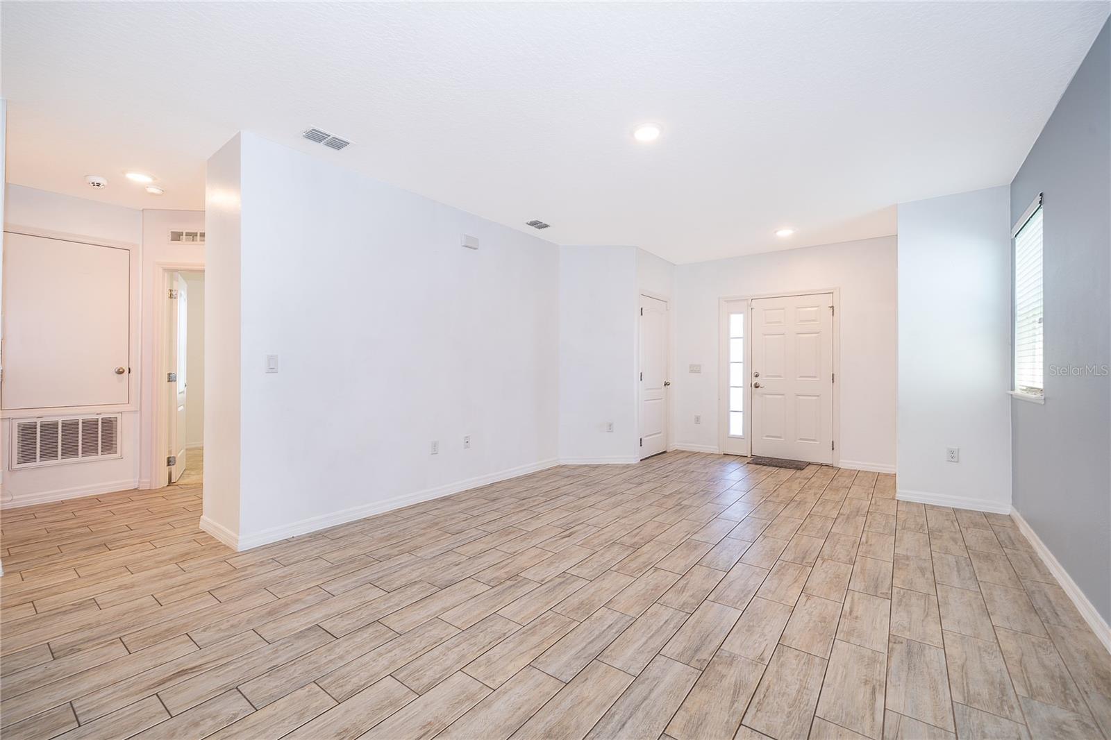 Image 5 of 30 For 4264 Desert Rose Avenue