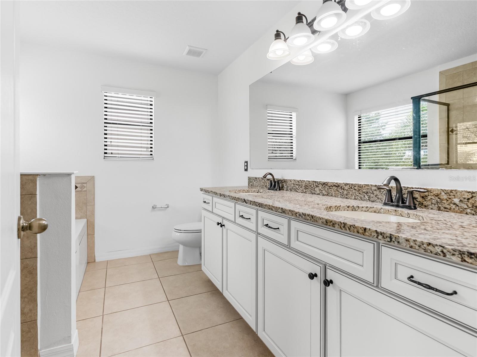 Image 19 of 25 For 1812 Leather Fern Drive