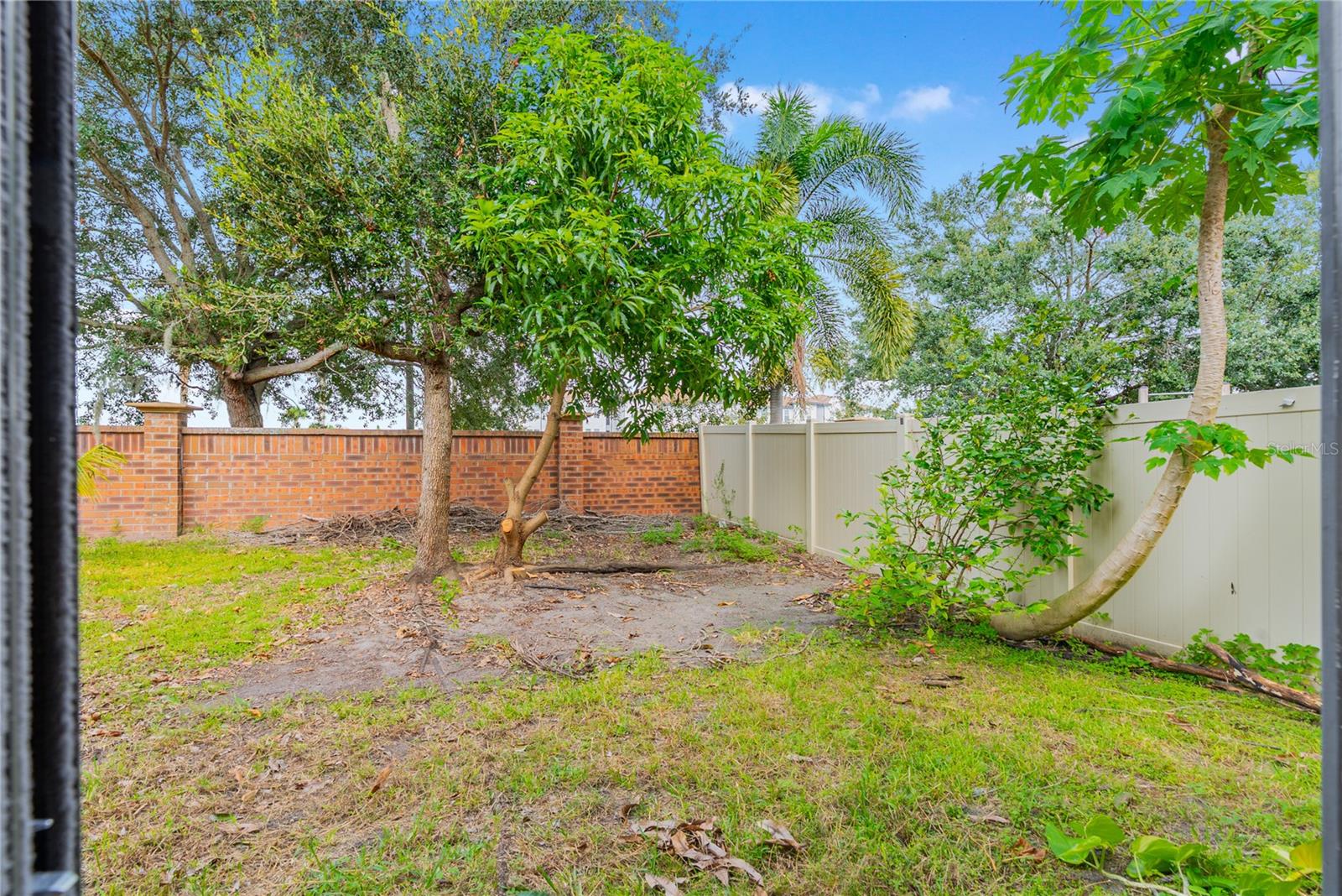 Image 23 of 25 For 1812 Leather Fern Drive