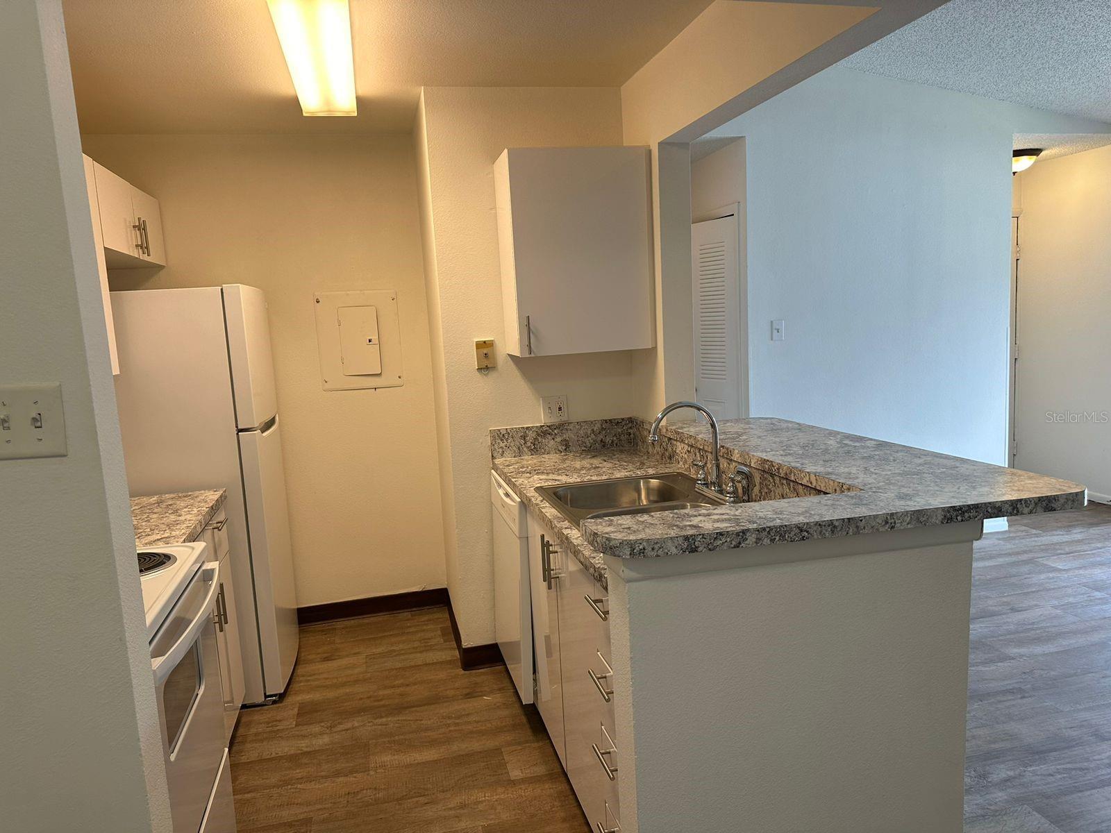 Image 4 of 29 For 3816 Breakwater Way 203