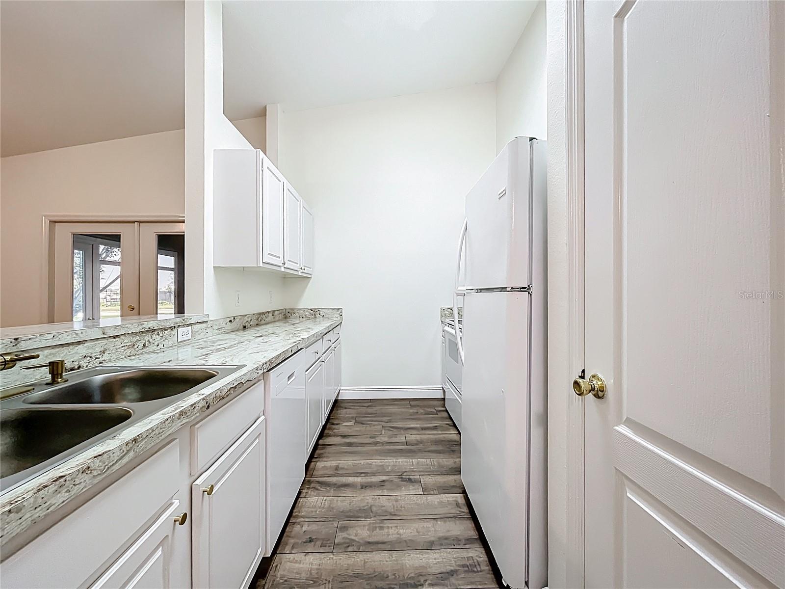 Image 13 of 50 For 654 Harbor Villa Court