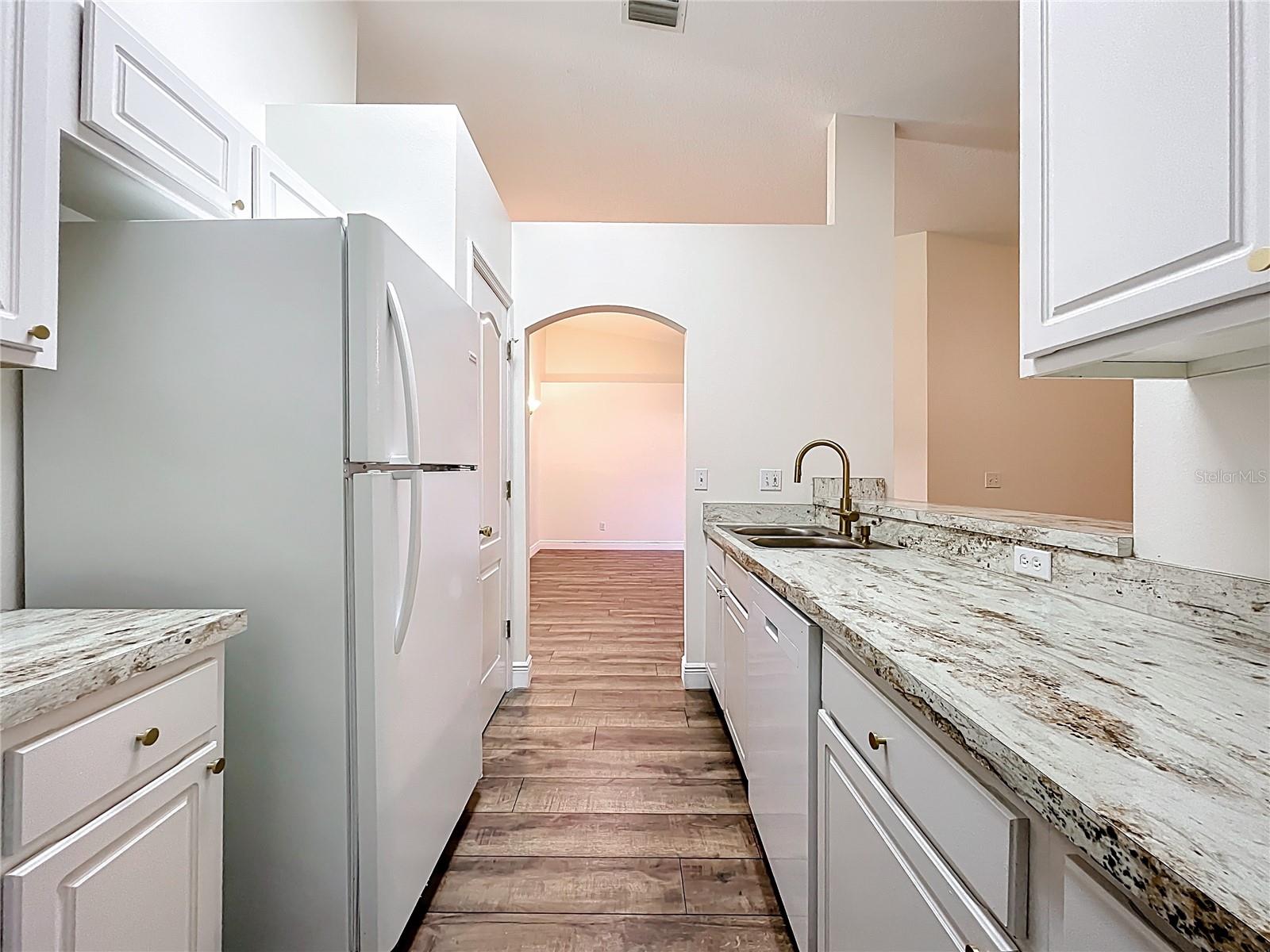 Image 17 of 50 For 654 Harbor Villa Court