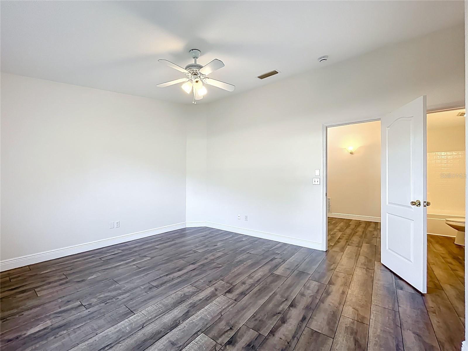 Image 33 of 50 For 654 Harbor Villa Court