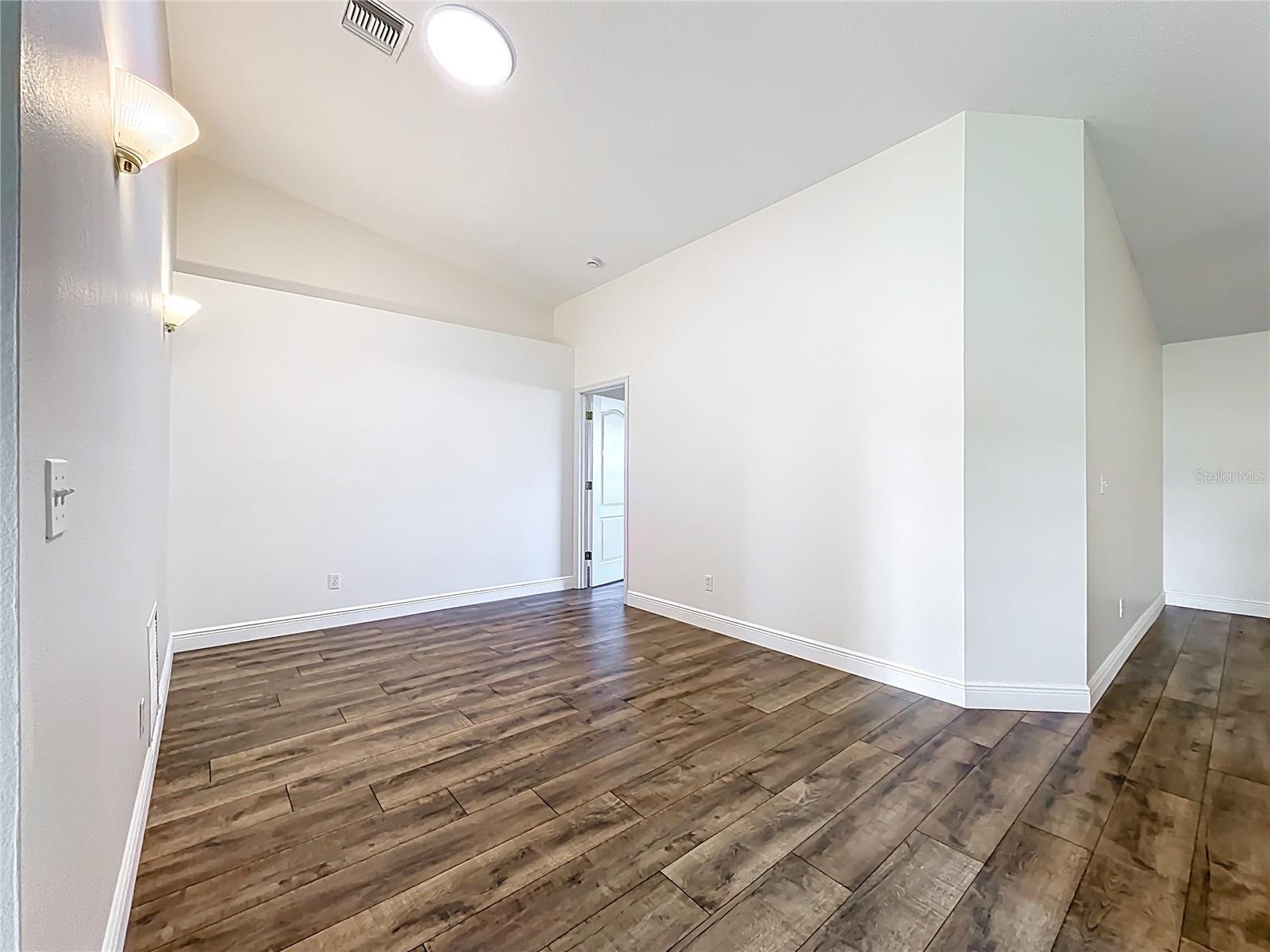 Image 9 of 50 For 654 Harbor Villa Court