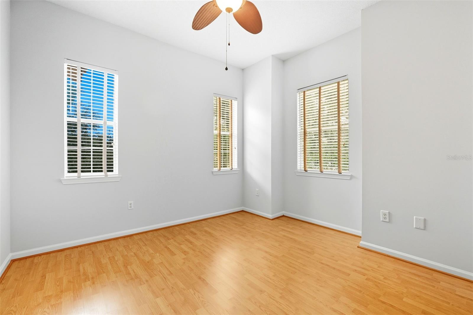 Image 21 of 31 For 12204 Wild Iris Way 110