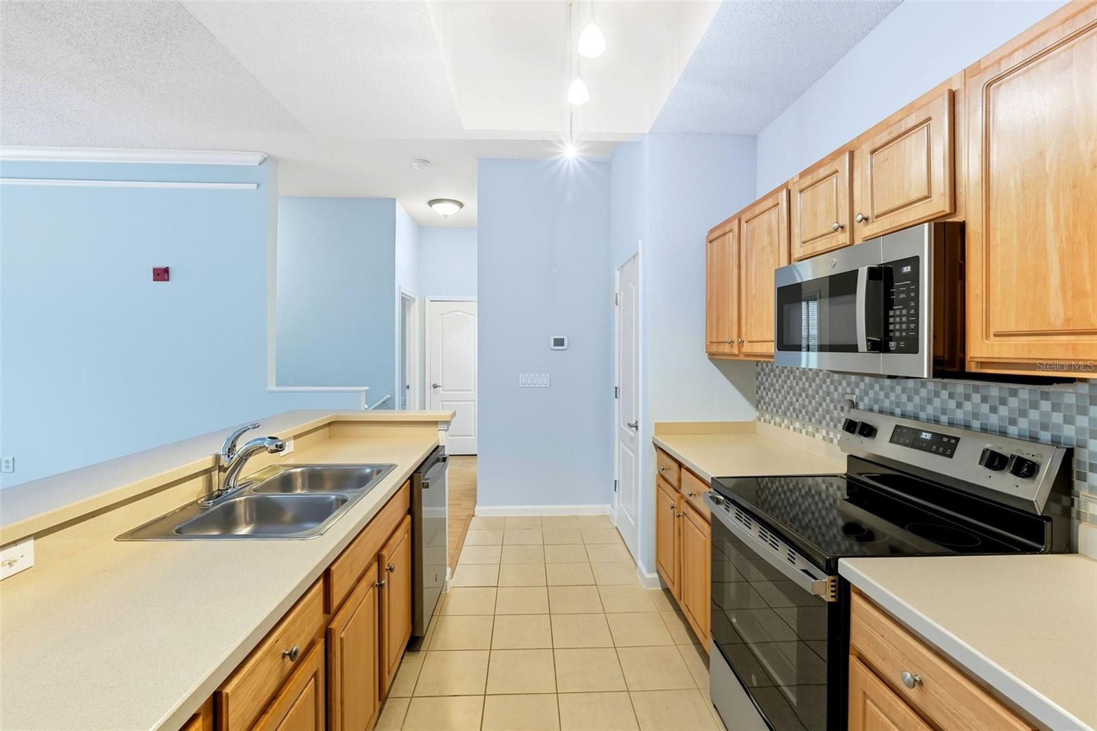 Image 4 of 31 For 12204 Wild Iris Way 110