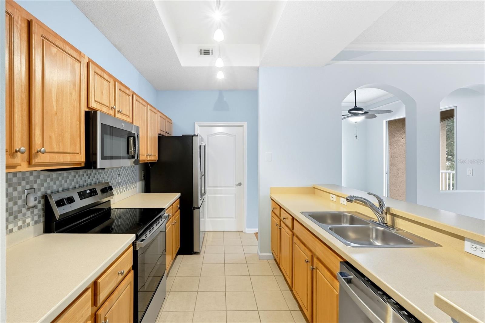 Image 6 of 31 For 12204 Wild Iris Way 110