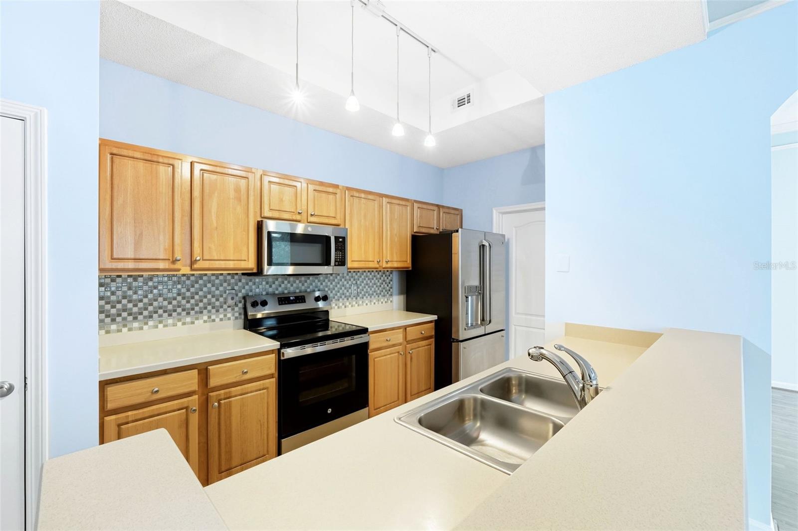 Image 7 of 31 For 12204 Wild Iris Way 110