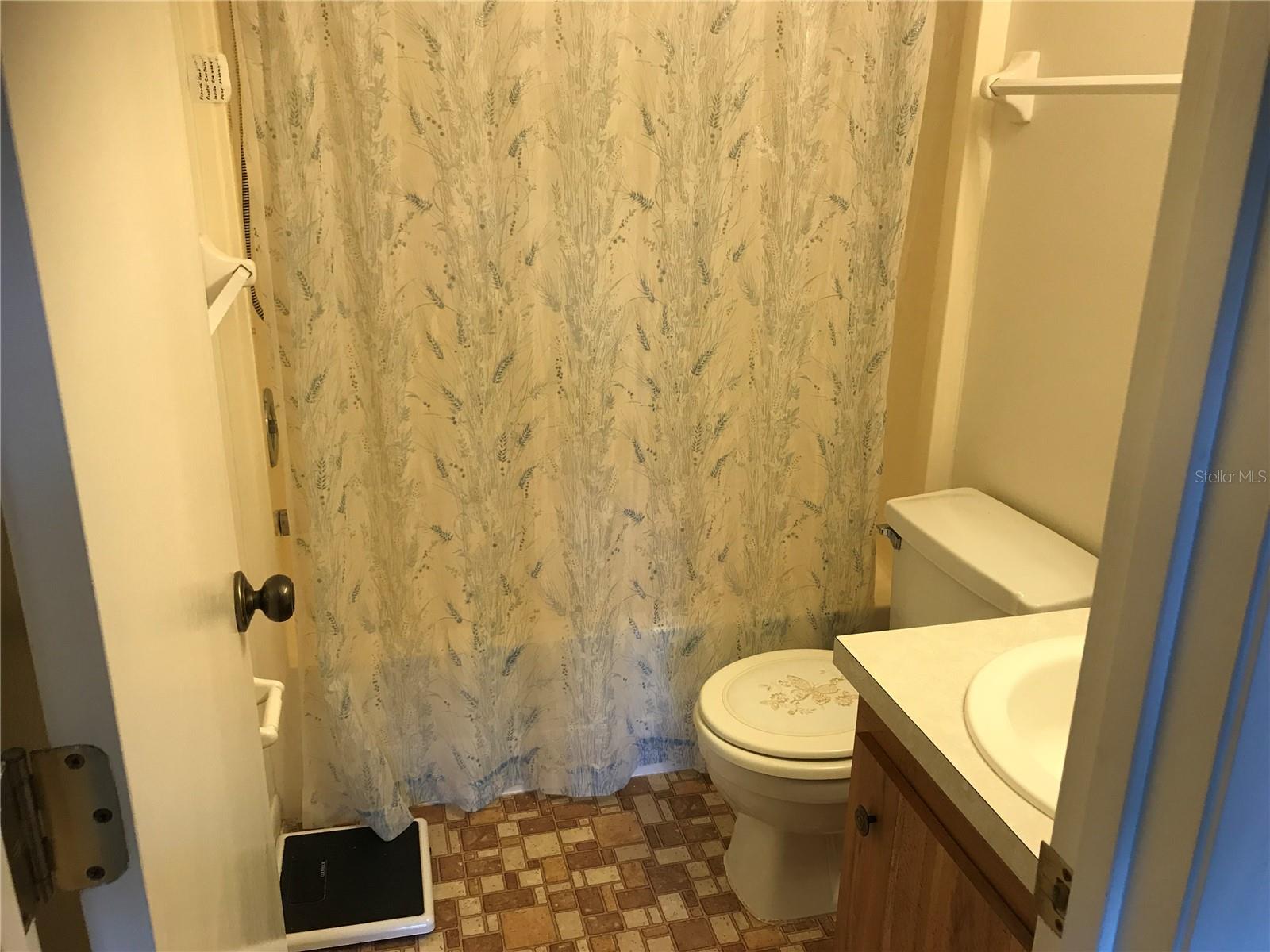 Image 7 of 14 For 2649 Surrey Court