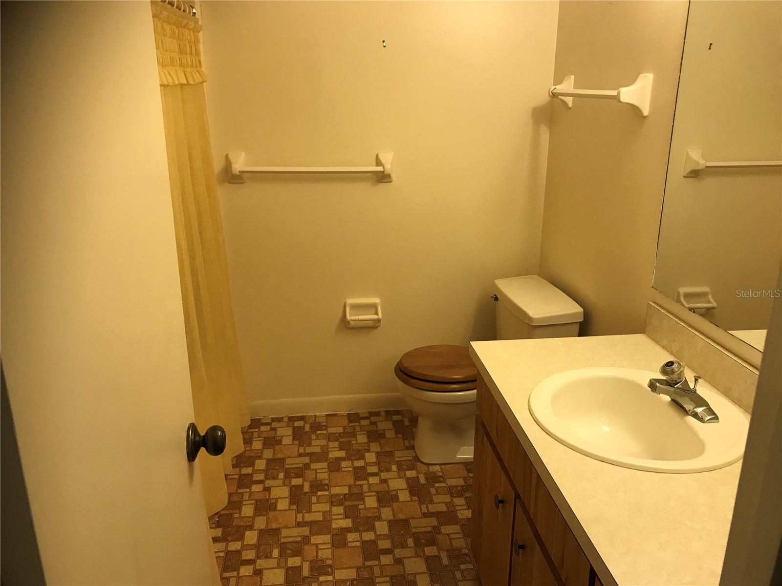 Image 9 of 14 For 2649 Surrey Court