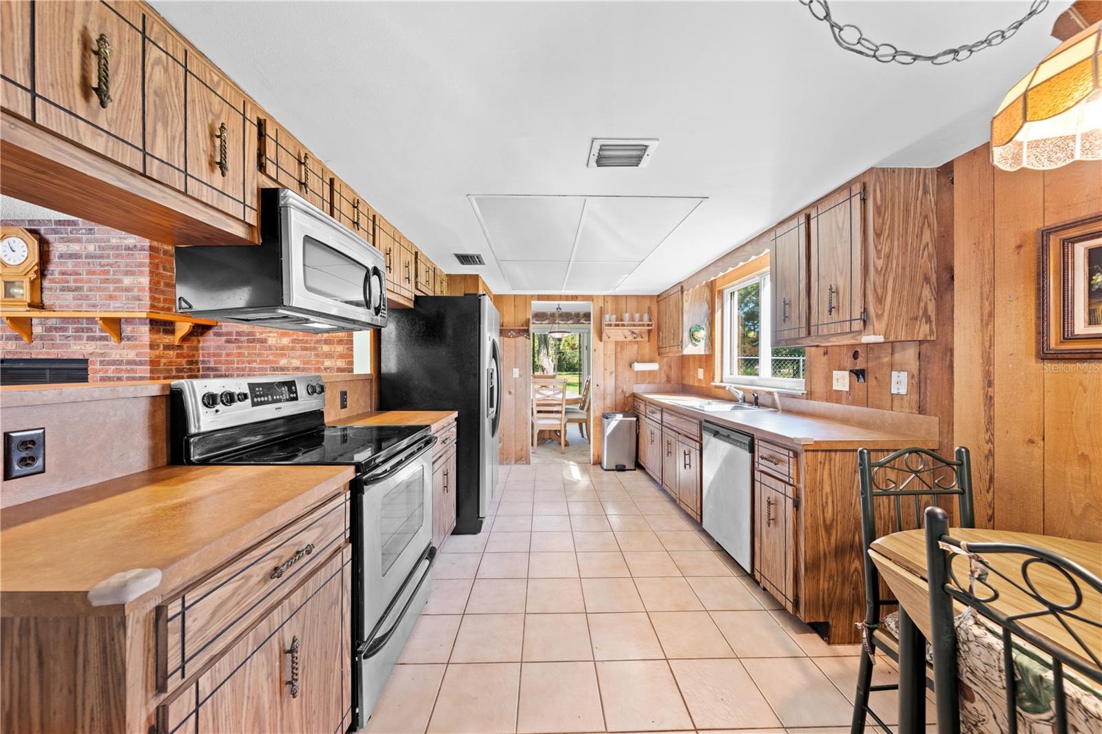Image 13 of 49 For 4130 Citrus St.