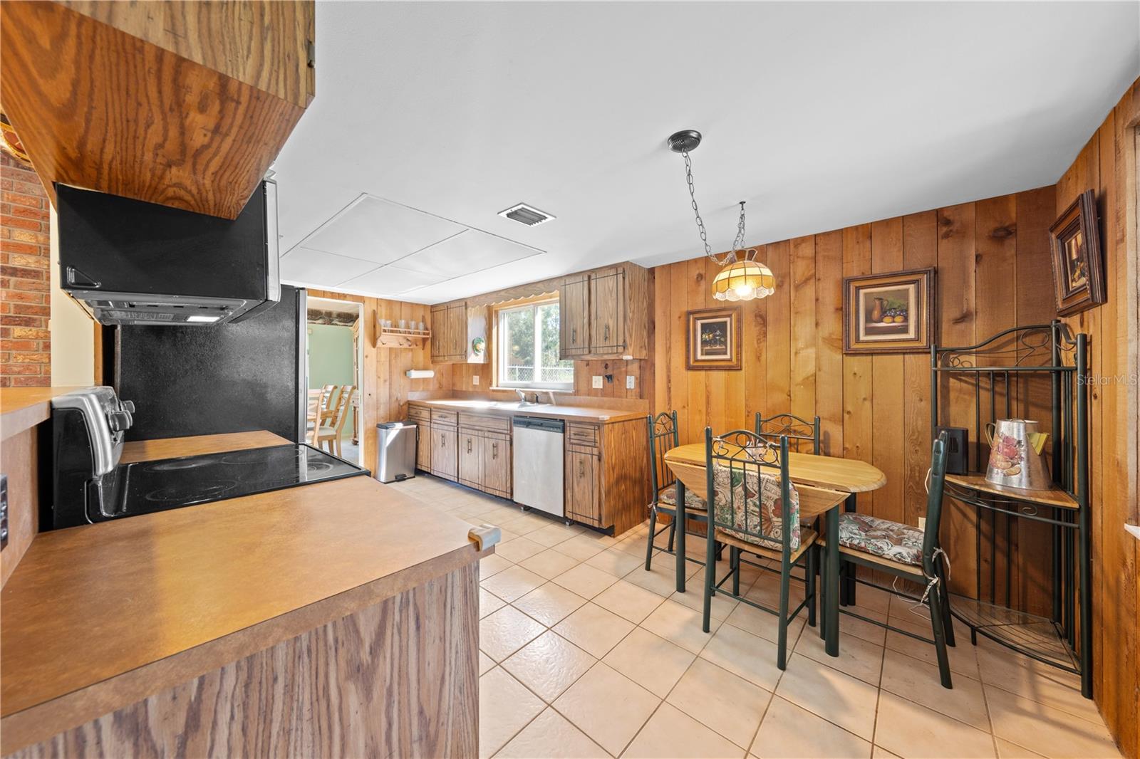 Image 16 of 49 For 4130 Citrus St.