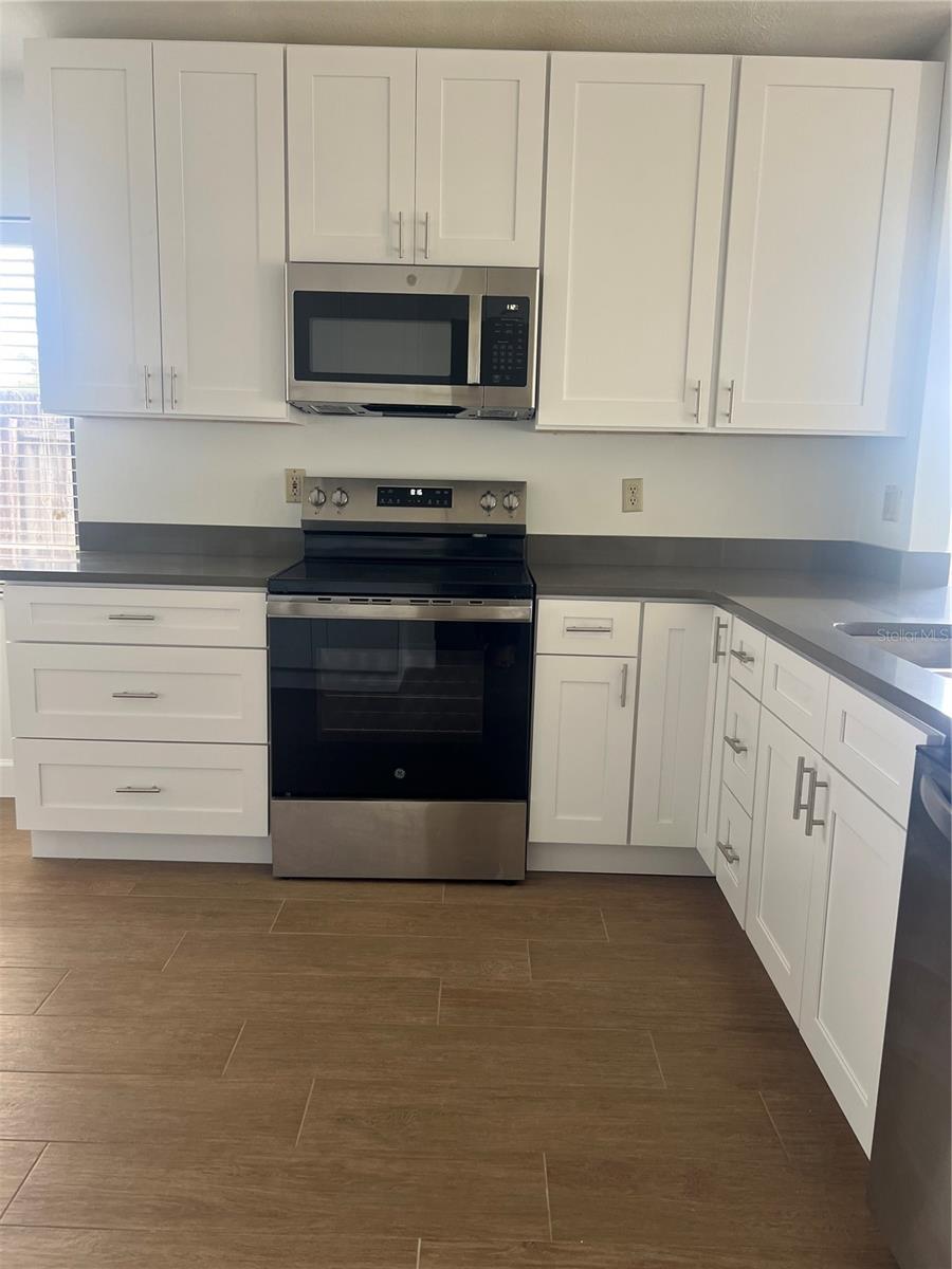 Image 13 of 24 For 1040 Manigan Avenue