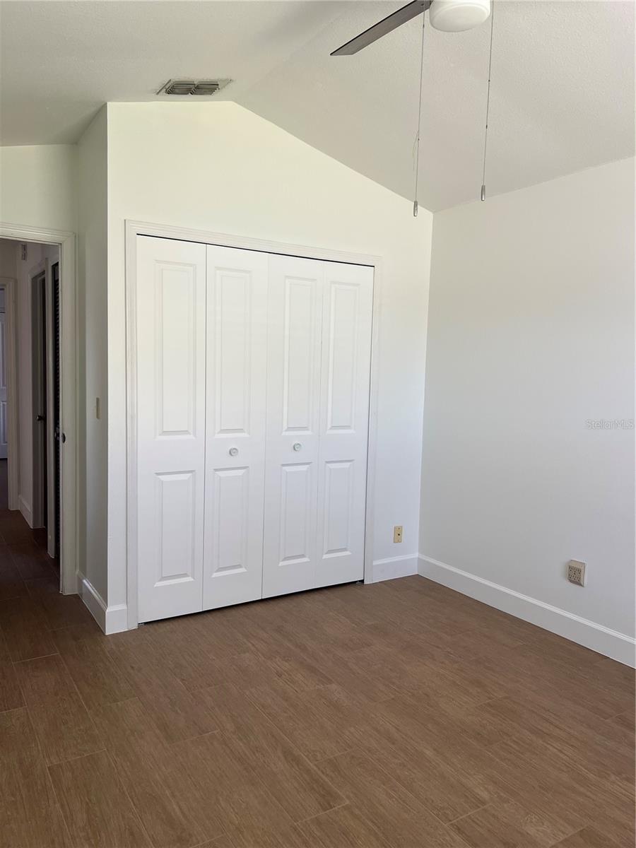 Image 20 of 24 For 1040 Manigan Avenue