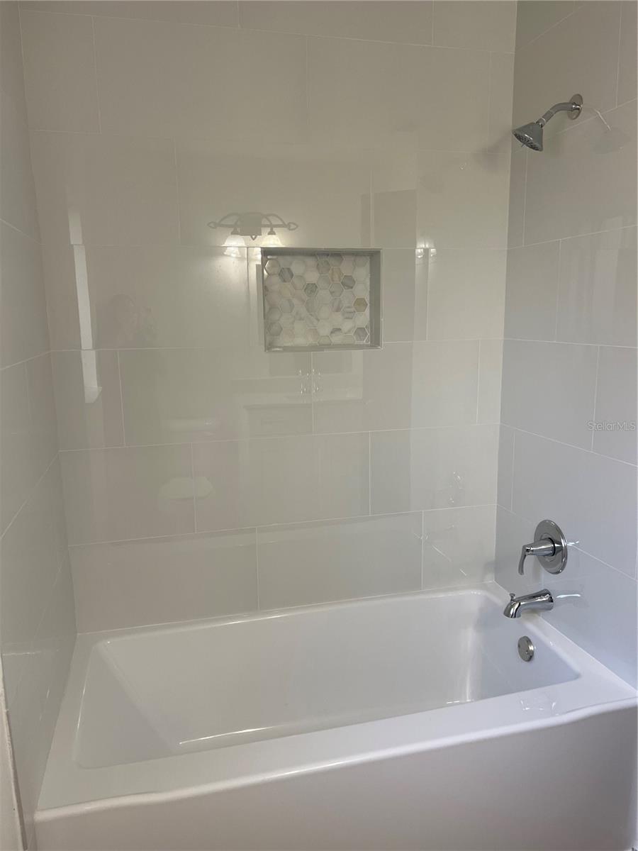 Image 21 of 24 For 1040 Manigan Avenue