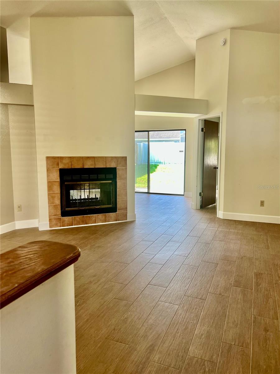 Image 4 of 24 For 1040 Manigan Avenue