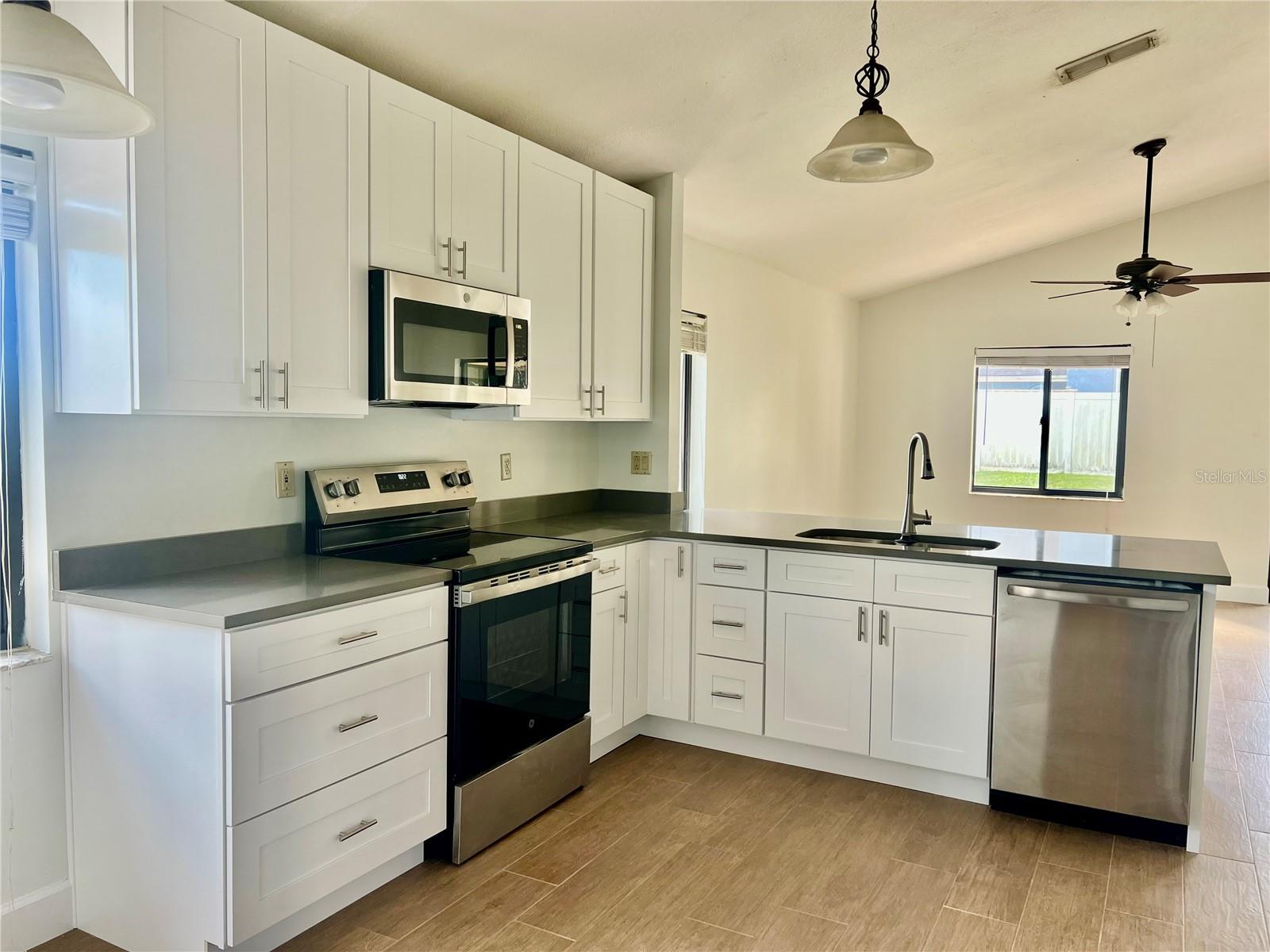 Image 6 of 24 For 1040 Manigan Avenue