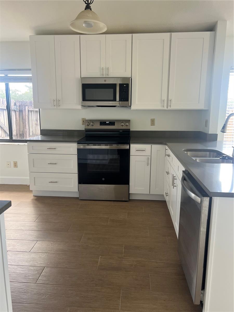 Image 9 of 24 For 1040 Manigan Avenue