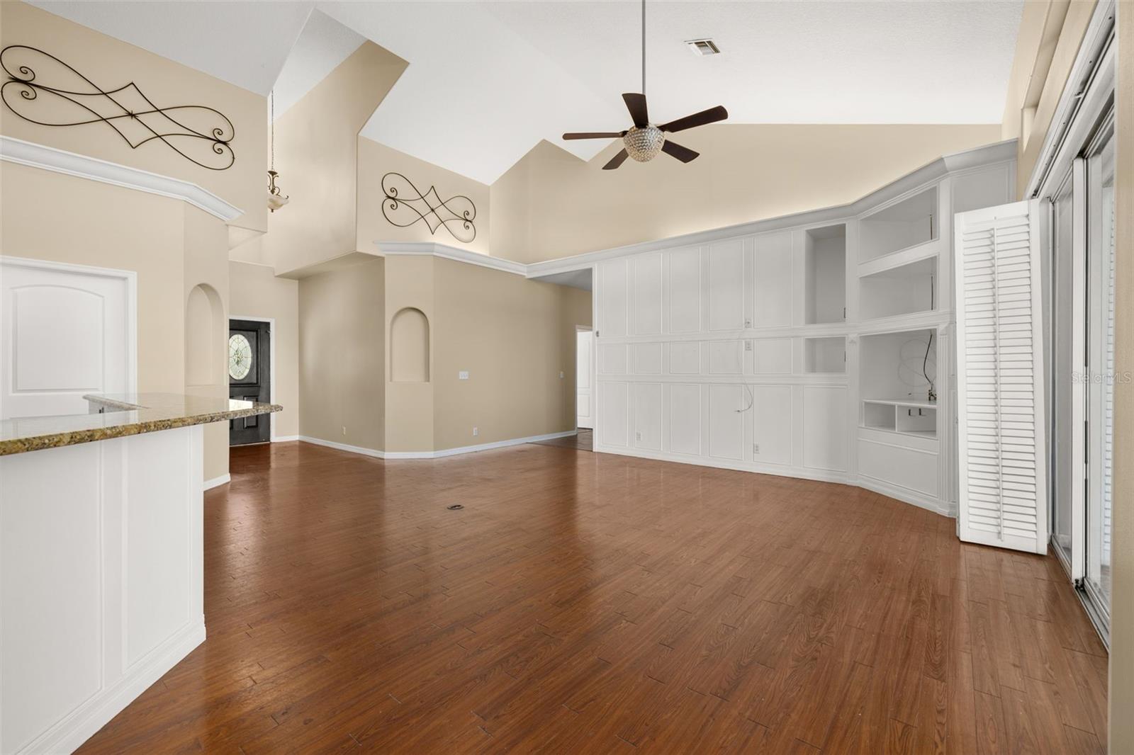 Image 18 of 96 For 41515 Silver Drive