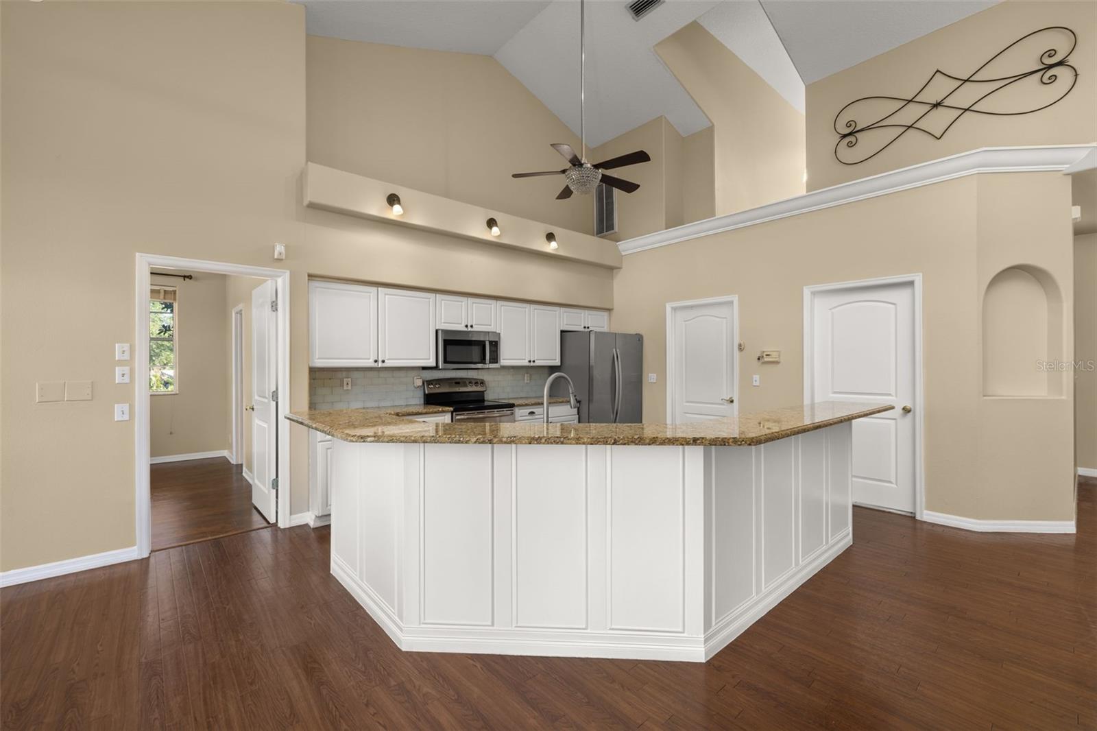 Image 19 of 96 For 41515 Silver Drive