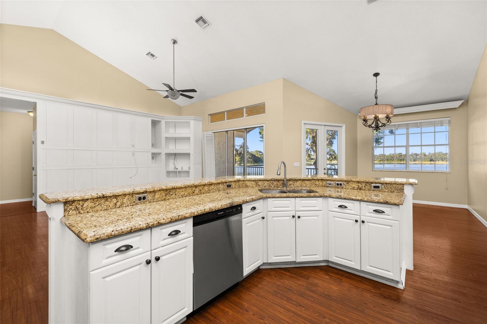 Image 23 of 96 For 41515 Silver Drive