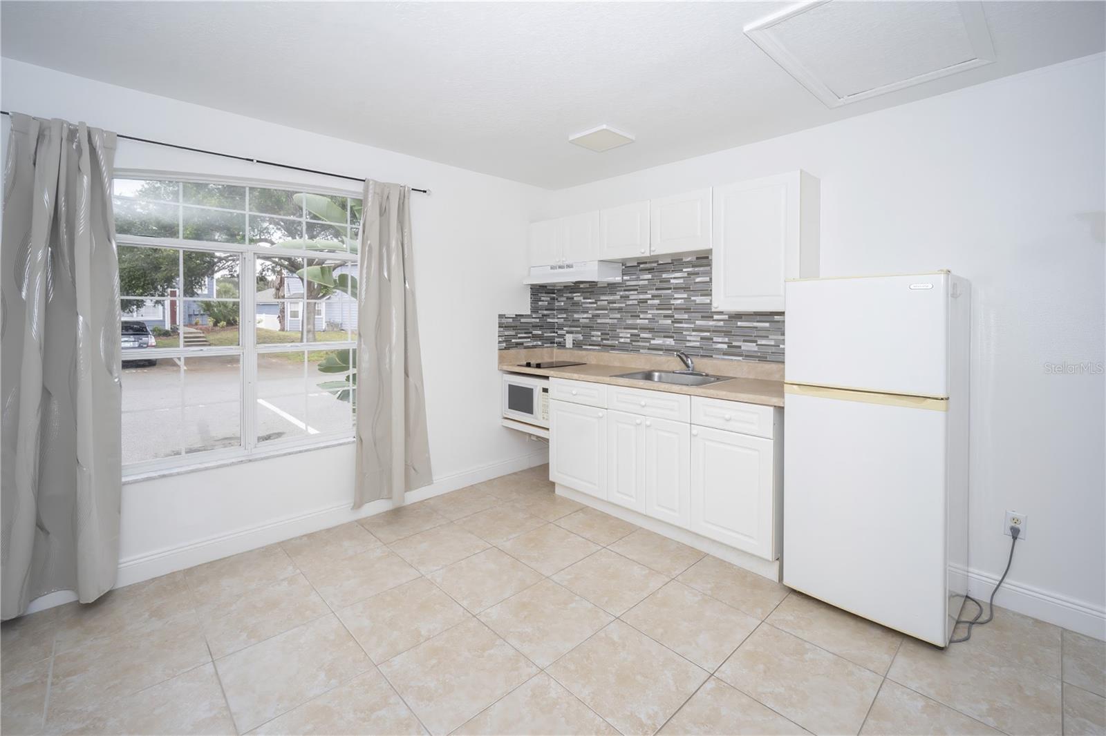 Image 2 of 17 For 234 Mango Drive B