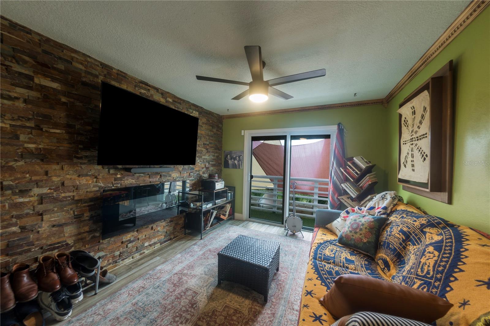 Image 17 of 72 For 881 Catfish Avenue