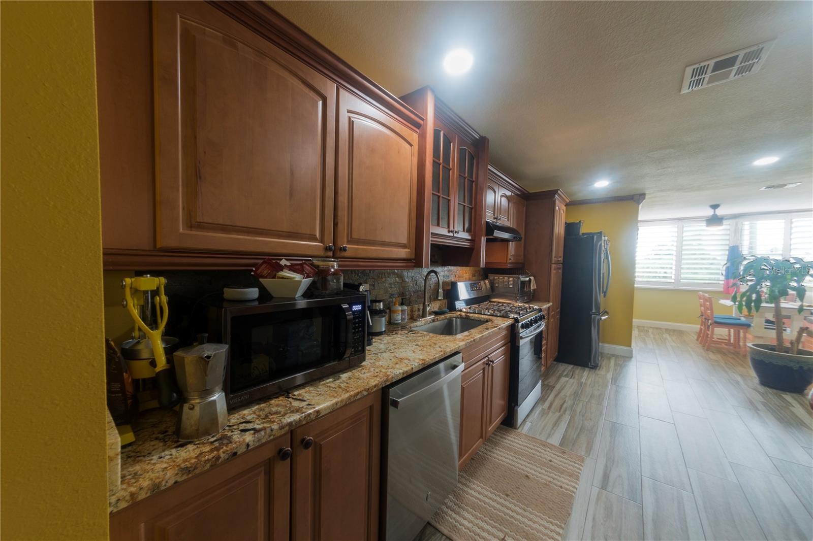 Image 20 of 72 For 881 Catfish Avenue