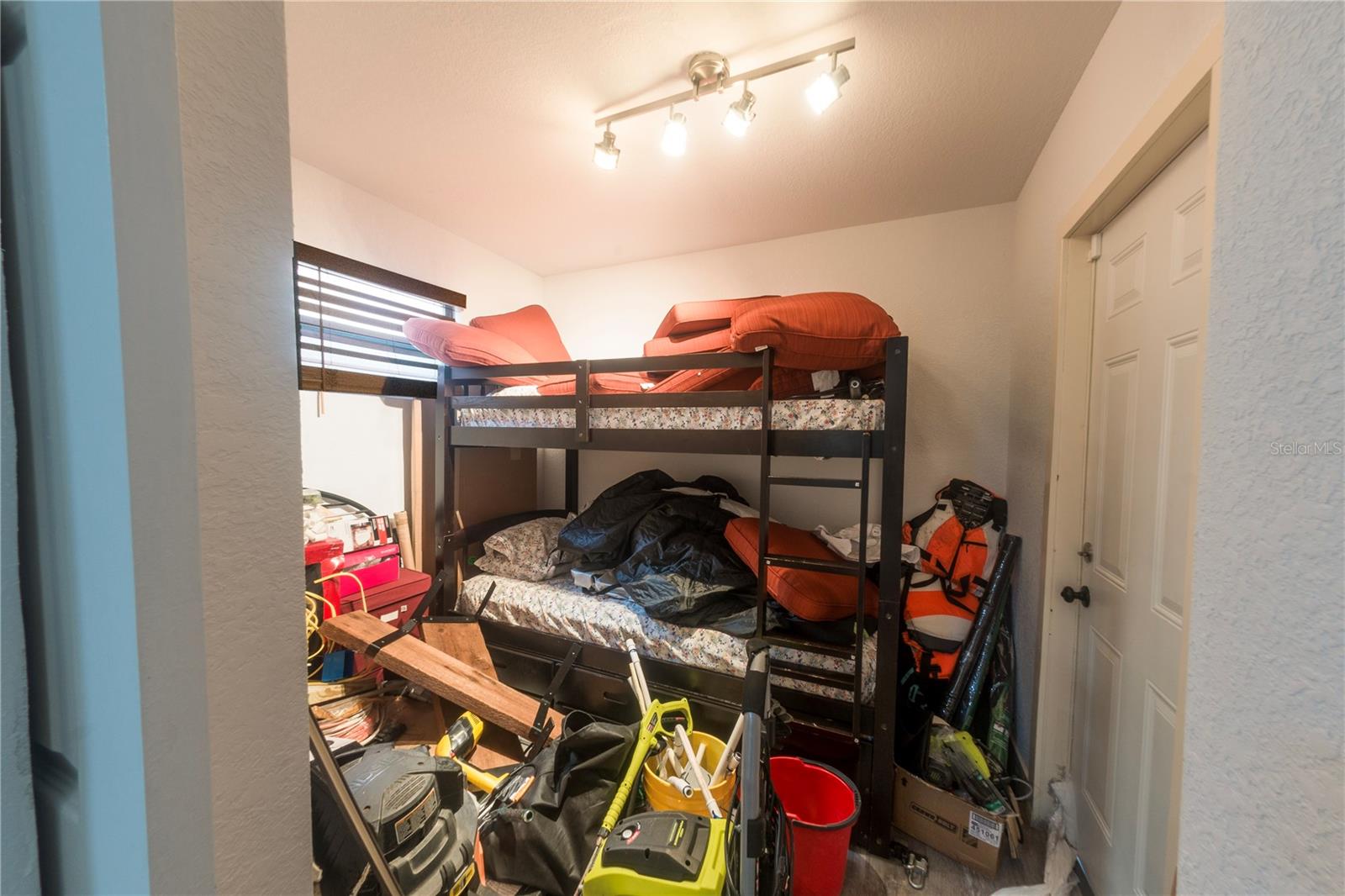 Image 40 of 72 For 881 Catfish Avenue