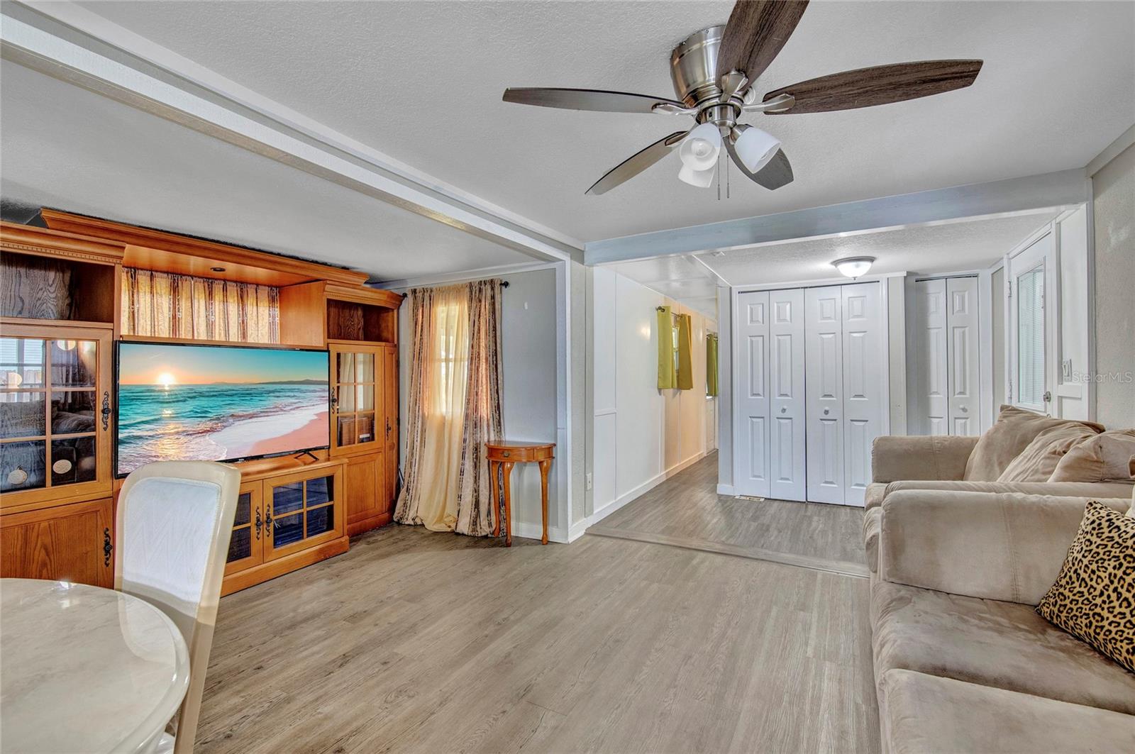 Image 11 of 35 For 902 Columbia Avenue