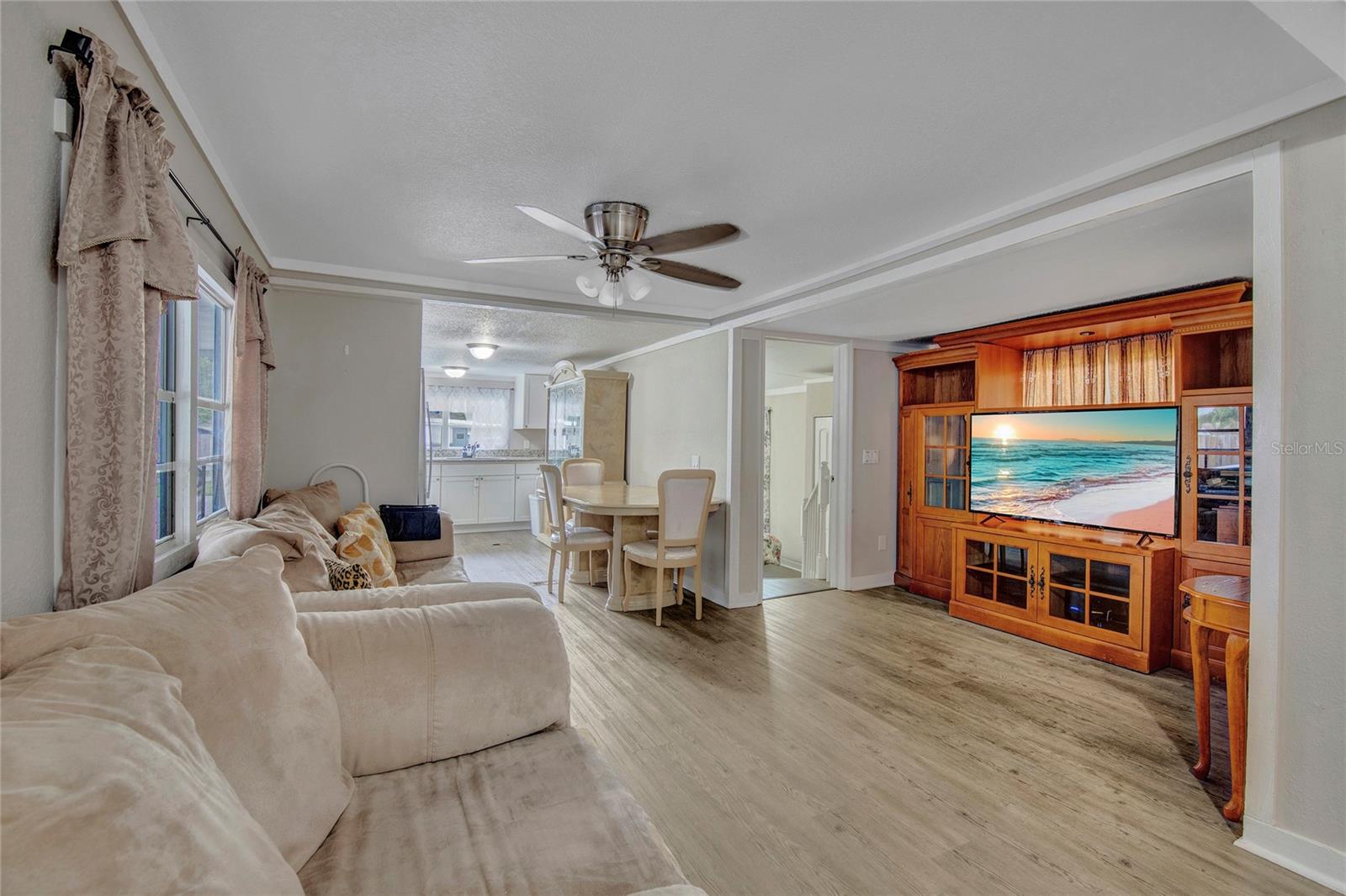 Image 5 of 35 For 902 Columbia Avenue