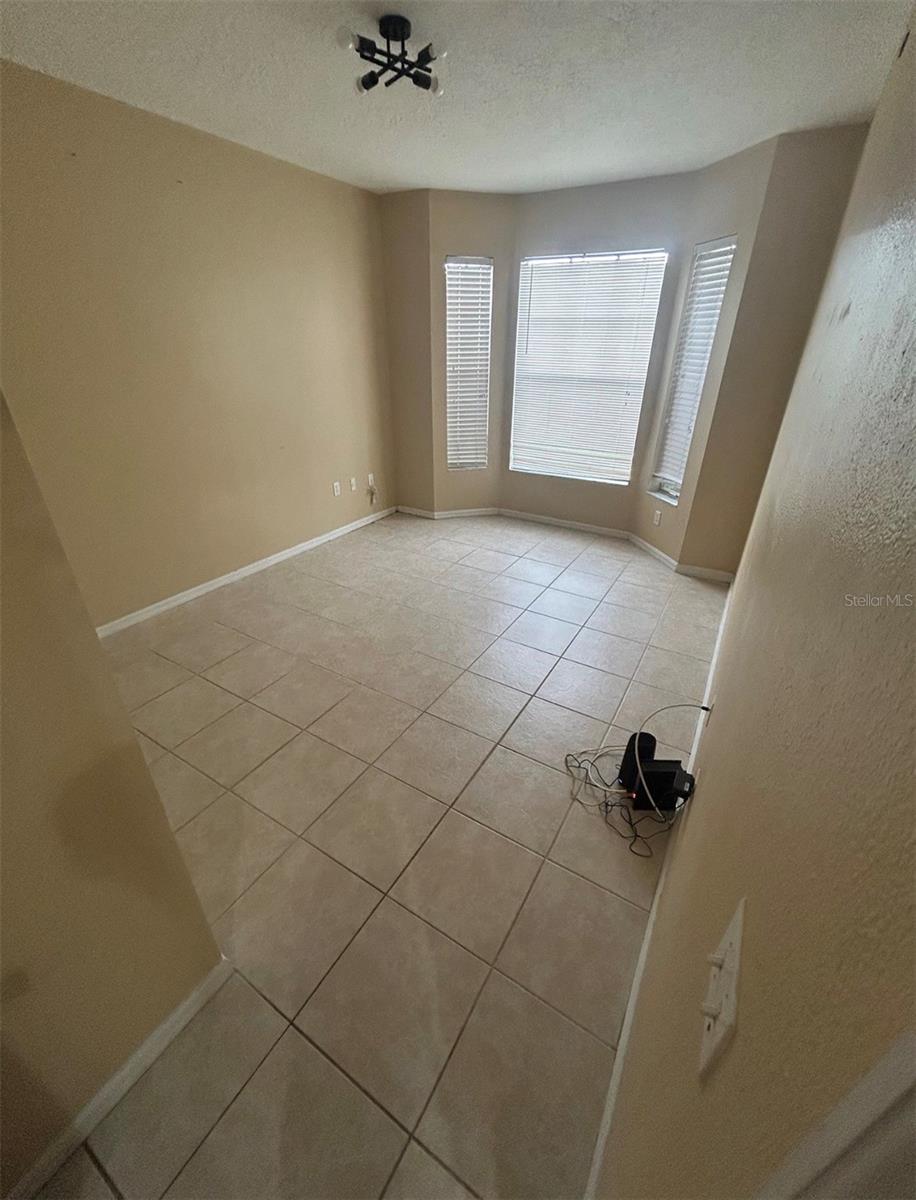 Image 7 of 15 For 5536 Metrowest Boulevard 11