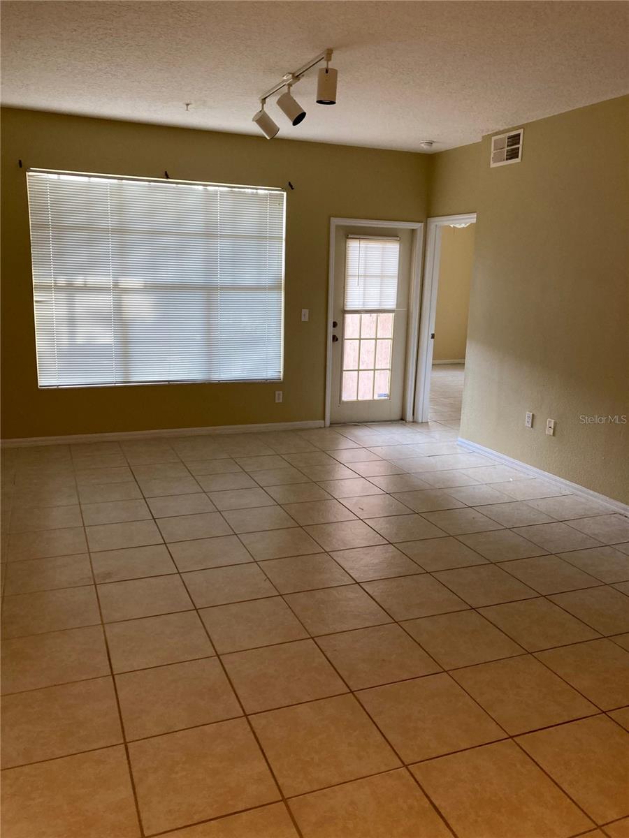 Image 8 of 15 For 5536 Metrowest Boulevard 11