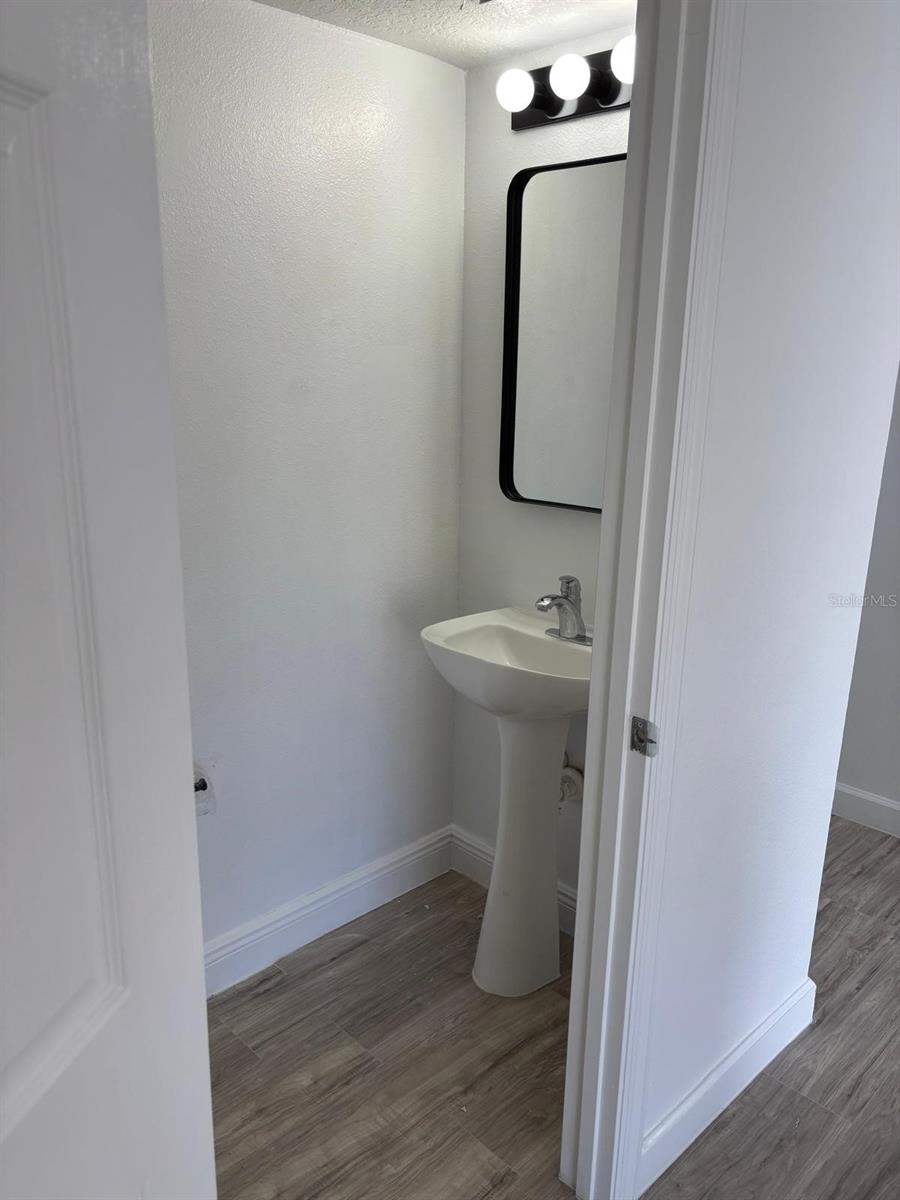 Image 10 of 37 For 404 Manitoba Drive