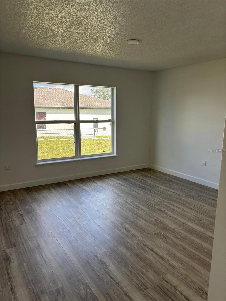 Image 12 of 37 For 404 Manitoba Drive