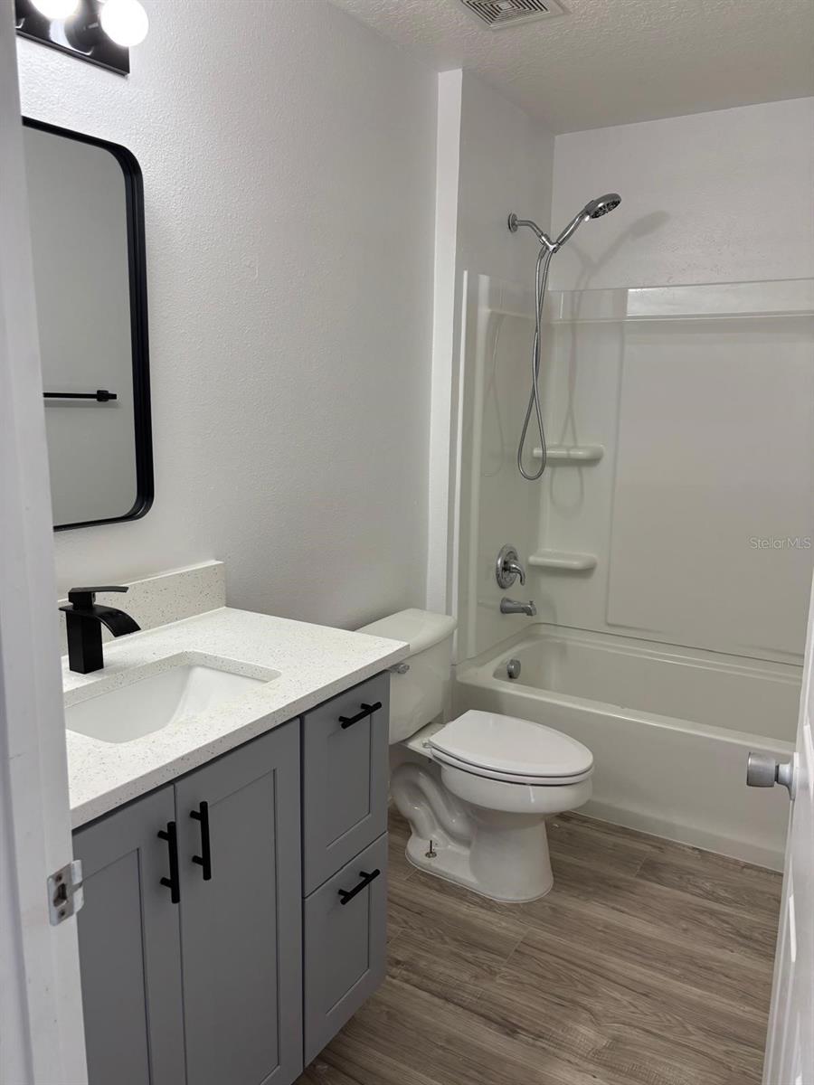 Image 16 of 37 For 404 Manitoba Drive