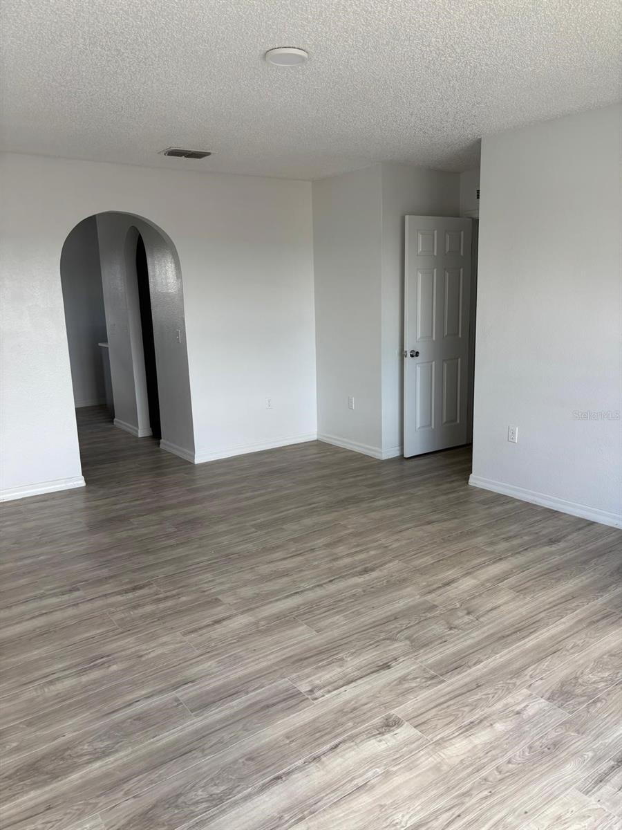 Image 18 of 37 For 404 Manitoba Drive