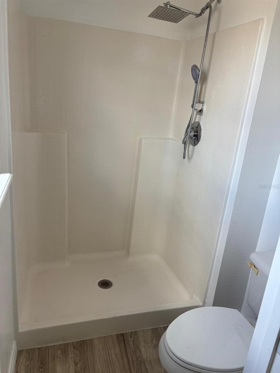 Image 23 of 37 For 404 Manitoba Drive