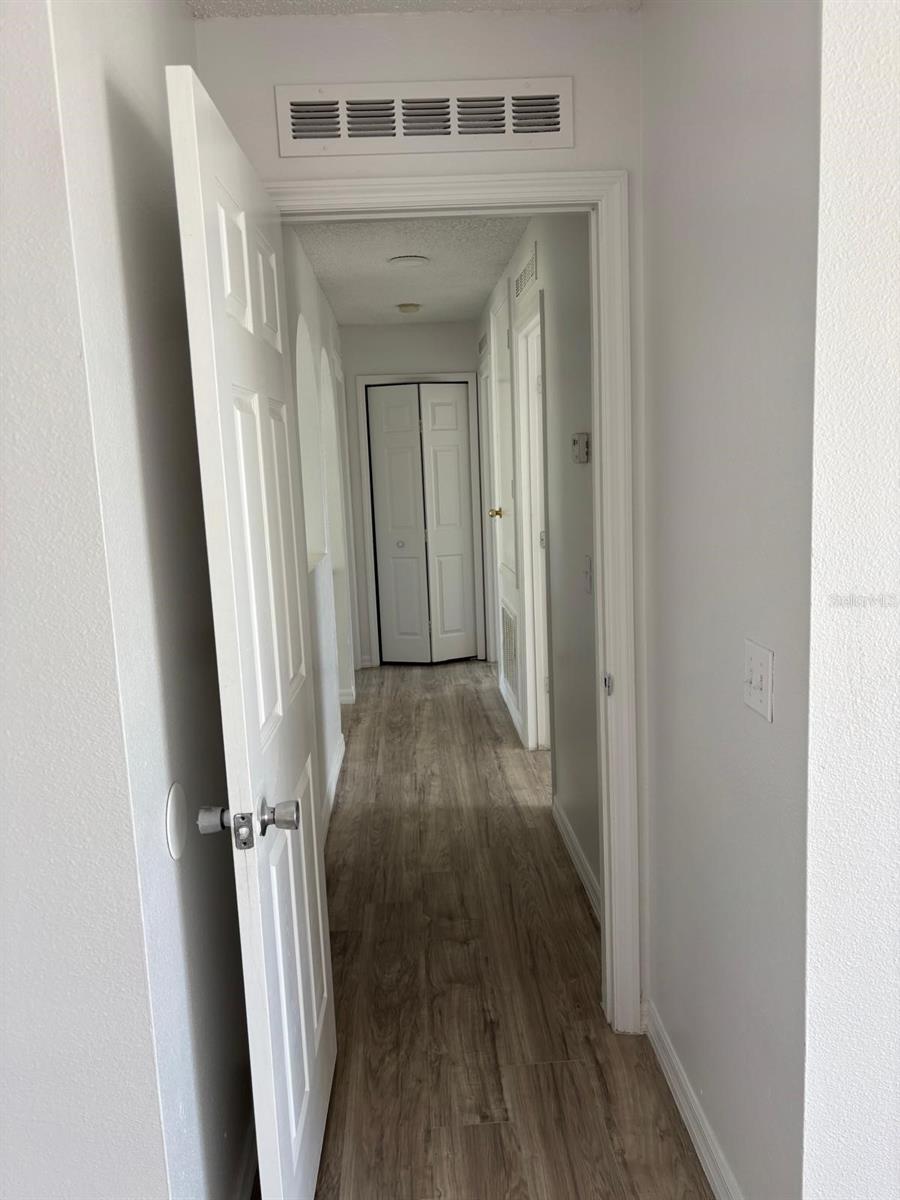 Image 24 of 37 For 404 Manitoba Drive