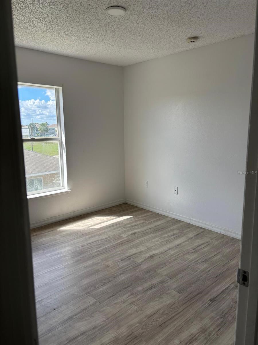 Image 25 of 37 For 404 Manitoba Drive